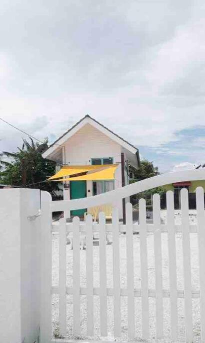 Vila Sea Kecil Tiny House Near Jetty Of Kuala Besut Kampong Nail Exteriér fotografie