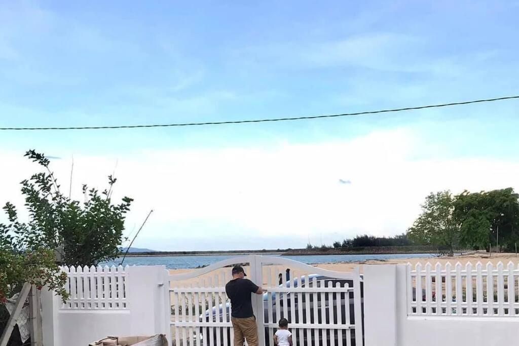 Vila Sea Kecil Tiny House Near Jetty Of Kuala Besut Kampong Nail Exteriér fotografie