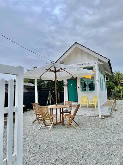 Vila Sea Kecil Tiny House Near Jetty Of Kuala Besut Kampong Nail Exteriér fotografie