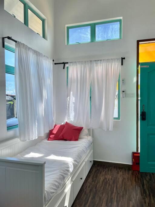 Vila Sea Kecil Tiny House Near Jetty Of Kuala Besut Kampong Nail Exteriér fotografie